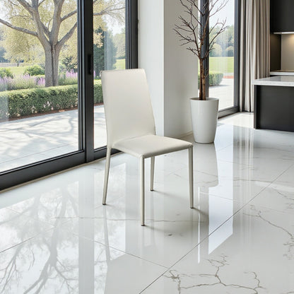 Sedia Finessa in ecopelle bianca impilabile