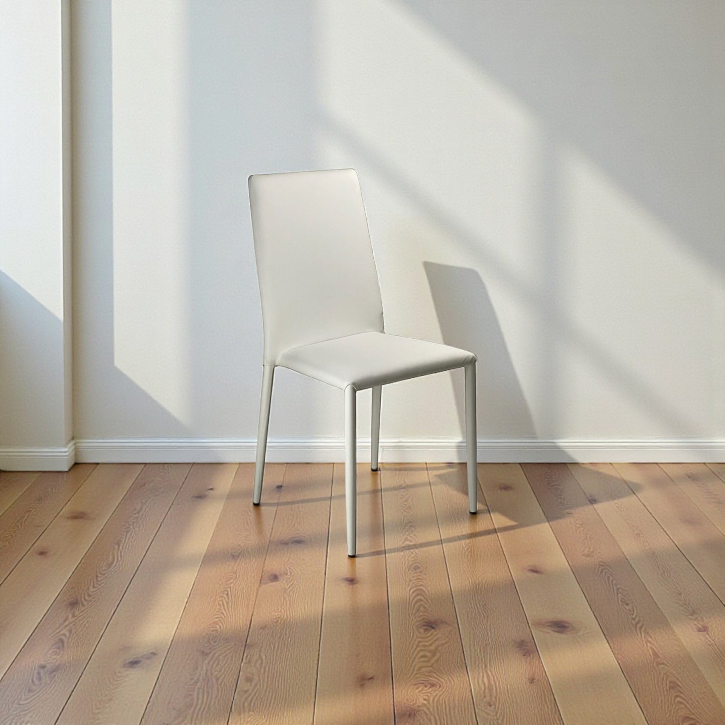 Sedia Finessa in ecopelle bianca impilabile