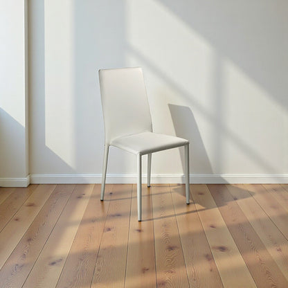 Sedia Finessa in ecopelle bianca impilabile