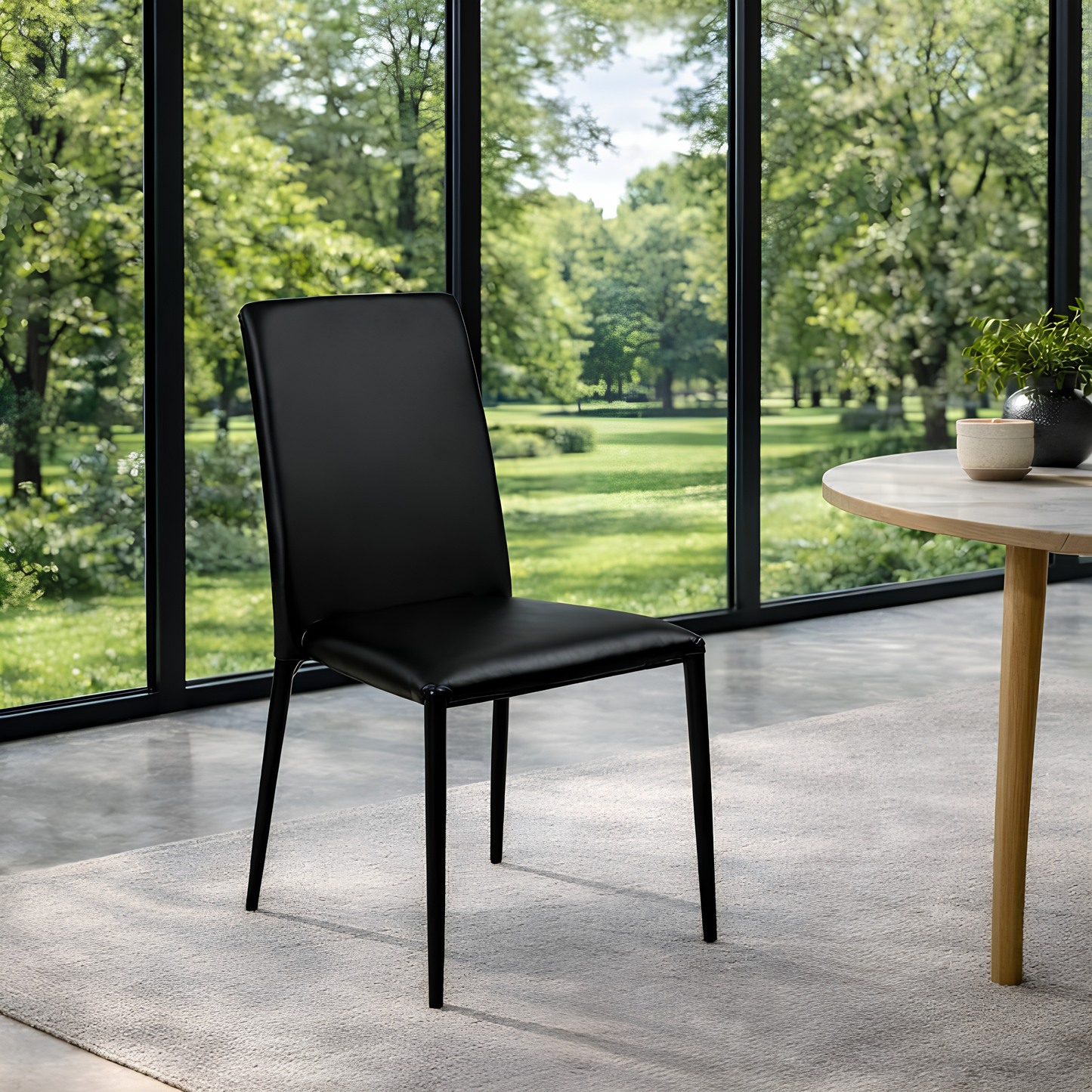 Sedia Finessa in ecopelle nera impilabile